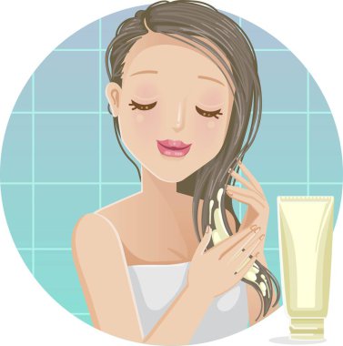 Güzel bir kadın banyoya saç kremi sürüyor.