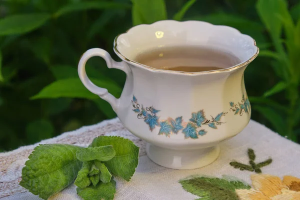Mint Tea Outdoors Mug Mint Leaves Flowers — Stock Photo, Image