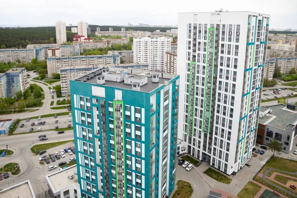 住宅区 25层高 16层高 鸟瞰全市 城市西部Akademichesky区 — 图库照片