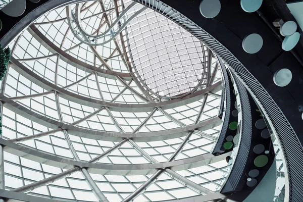 アスタナ カザフスタン 2022 博物館 未来のエネルギー ラウンドスフィア未来的な近代的な建物のインテリアとパノラマの窓 ガラス屋根と壁 パノラマ窓 ガラス建築 ストック画像