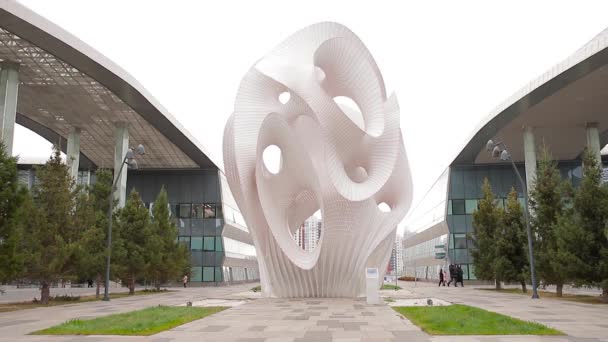 Astana Kazakstan 2022 Skulpturkonstruktion Minima Maxima Främre Street Installation New — Stockvideo