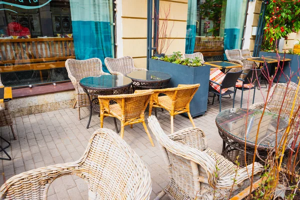 Wicker Armchair Rattan Wicker Chairs Tables Outdoor Cafe Street Sidewalk — Stock Photo, Image
