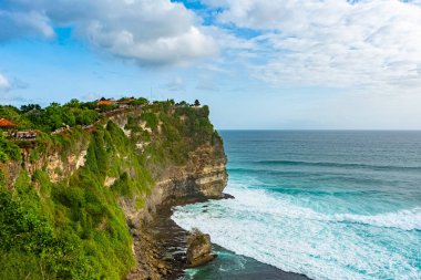 Endonezya, Bali 'deki Uluwatu uçurumunun güzel manzarası
