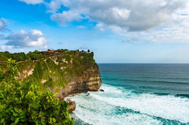 Endonezya, Bali 'deki Uluwatu uçurumunun güzel manzarası