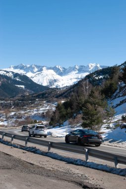 Büyük Kış Yolculuğu, Dağlar Arasında Manzaralı Yol Gezisi