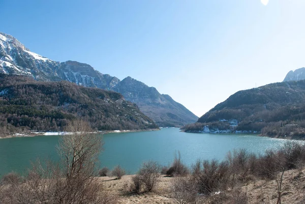 Dağ Güzeli 'nde Görkemli Donmuş Nehir ve Şelaleler