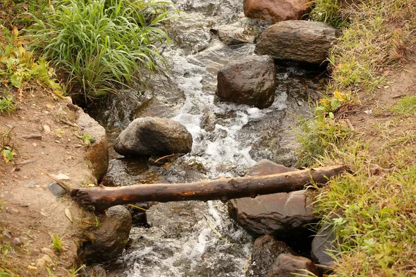 Close Pedregulhos Riacho Com Água Cascata — Fotografia de Stock