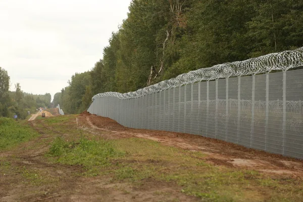 Avrupa Nın Göçler Duvara Dikenli Tel Çelik — Stok fotoğraf