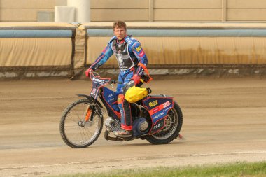 DAUGAVPILS, LATVIA - 10 Eylül 2023 Letonya Açık Yarış Pisti Şampiyonası. Irkın bölümleri. Letonya şampiyonu 2023 Andzej Lebedev