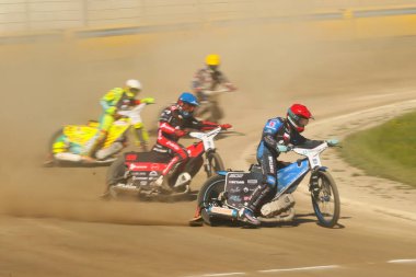 DAUGAVPILS, LATVIA - 12 Mayıs 2024: SEC Challenge yarışı. Yarış pistinde yarışçılar