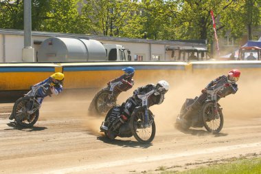 DAUGAVPILS, LATVIA - 12 Mayıs 2024: SEC Challenge yarışı. Yarış pistinde yarışçılar