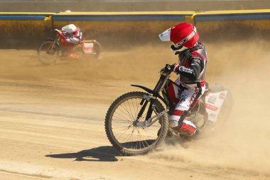 DAUGAVPILS, LATVIA - 12 Mayıs 2024: SEC Challenge yarışı. Yarış pistinde yarışçılar