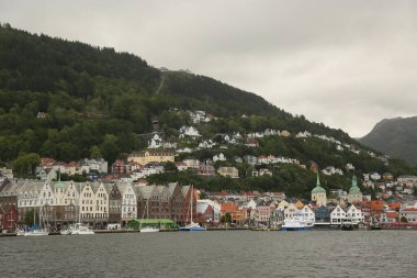 BERGEN, NORWay - 10 Haziran 2024: Bergen 'in deniz kenarındaki çapalarına bakın