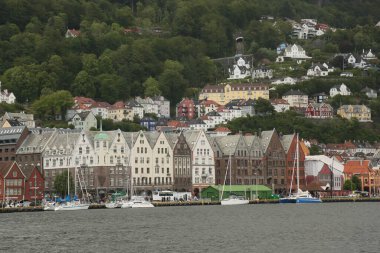 BERGEN, NORWay - 10 Haziran 2024: Bergen 'in deniz kenarındaki çapalarına bakın