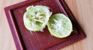 Sıkıştırılmış limon hiç meyve suyu bırakmamış..
