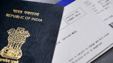 Kolkata, Hindistan 21.07.2024 tarihli. Pasaportla ilgili seyahat konsepti.