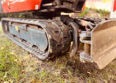 Nehrin kıyısındaki kesici çubukla hidrolik tutma.. 