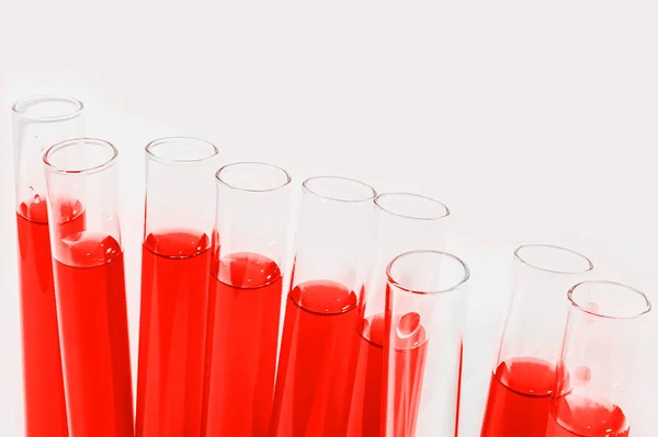 Laboratóriumi Lombikok Vér Vörös Folyadék Vizsgálatok Vírusok Piszkos Vér Üvegedények — Stock Fotó