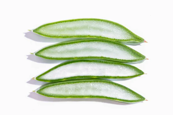 Frisch Geschnittene Aloe Vera Isoliert Auf Weißem Hintergrund — Stockfoto