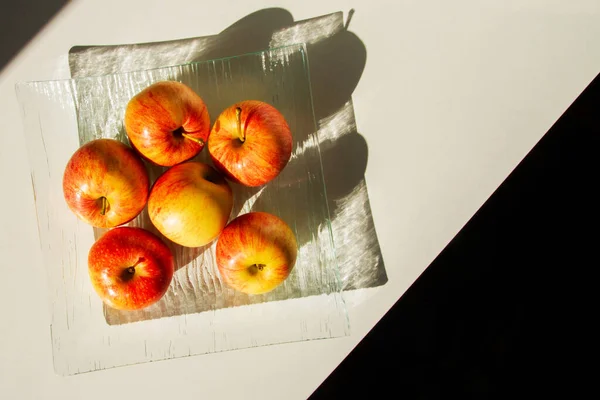 Set Apples Transparent Dish Apples Yellow Red Hard Light — Stock Photo, Image