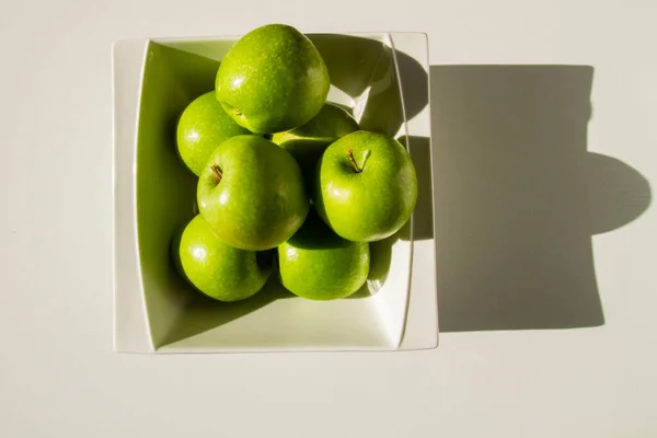 Set Green Apples Bowl Green Apples Hard Light Shadow — Stock Photo, Image