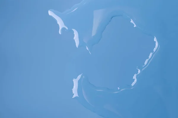 Пролитой Воды Синем Фоне — стоковое фото