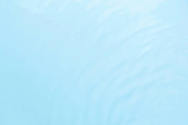 Dalgalar Suyun Yüzeyinde Nazik Işık Dalgaları Üst Manzara Cyan Mavi — Stok fotoğraf