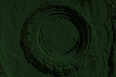 Küresel ısınma kavramı, tasarlamak için alanı olan siyah yeşil arka plan. Eski bir taş duvarın kabataslak yüzeyi. Yakın plan. Koyu yeşil zümrüt rengi. Geçmişi. Katı. Grunge. yeşil göz farı. Kraterler. yeşil toprak