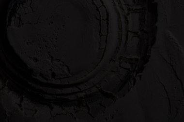 Sülfür tozu, toprak, gölgeler, doku. Derin karanlıktan soyut korkuya, koyu renk soyut doku arka plan, koyu beton zemin veya eski grunge arka plan.