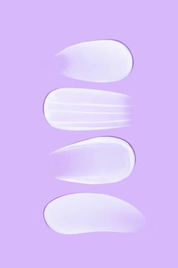 Mavi arkaplanda krem deseni lekeleri