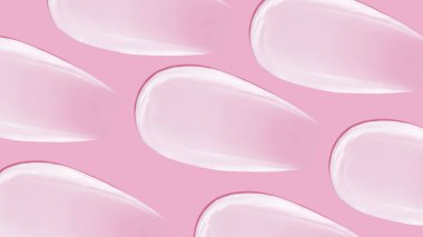 Arka plan kozmetik. Pembe arka planda bir sürü krema lekesi