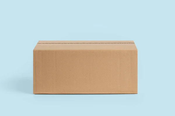 Kotak Kardus Untuk Pengiriman Paket Pada Biru Biru Latar Belakang — Stok Foto