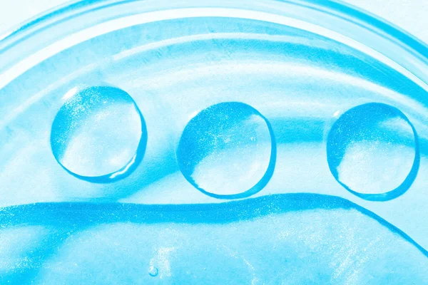 Három Csepp Kék Folyadék Közelről Egy Petri Csészében Kozmetikumok Gél — Stock Fotó