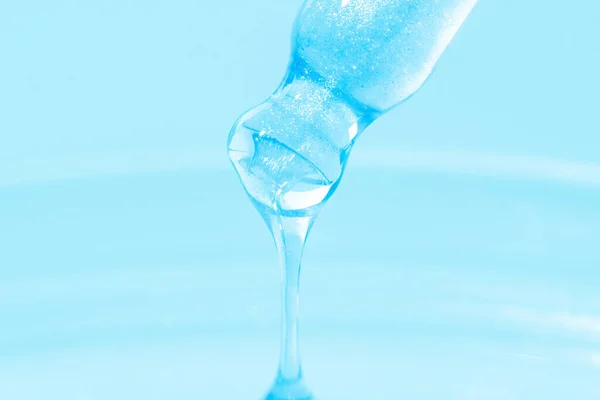 Pipette Avec Liquide Bleu Goutte Goutte Liquide Bleu Gros Plan — Photo