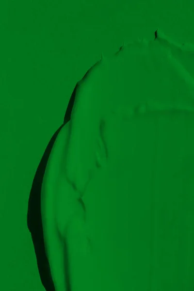 페인트의 얇게칠 페인트는 녹색이다 배경에 덩어리가 나갑니다 표면에 적용됩니다 — 스톡 사진