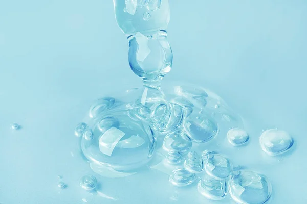 Goccia Gel Contagocce Uno Sfondo Blu Laboratorio Cosmetica Siero Gel — Foto Stock