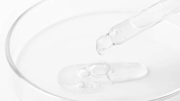 Gel Transparente Que Fluye Una Pipeta Una Placa Petri Sobre — Foto de Stock