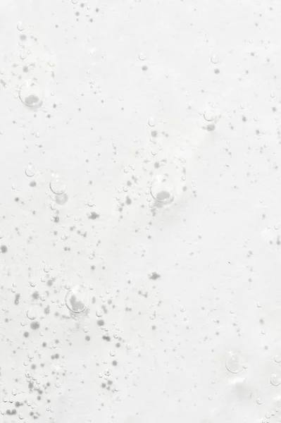 血清やゲルの質感 背景に泡の透明なクリーム 透明化粧品ジェルをクローズアップ — ストック写真