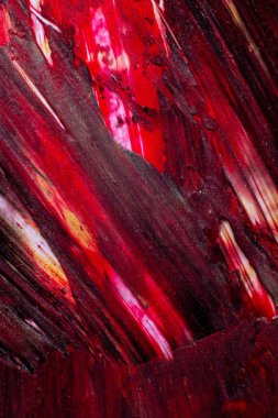 Kırmızı ve bordo renkli büyük rahatlama vuruşlarının arka planı.