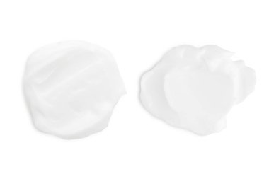 Beyaz arka planda bir dizi beyaz krem..