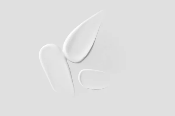 Strokes Fehér Krém Átlátszó Gél Formájában Kompozíció Fényes Háttérrel — Stock Fotó