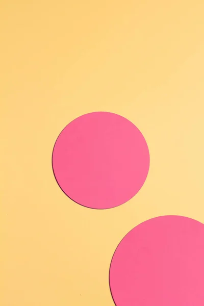 Papier Gele Achtergrond Met Roze Cirkels — Stockfoto