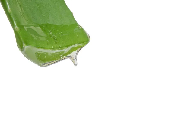 Blatt Grüner Frischer Aloe Vera Mit Tropfenklarem Gel Auf Weißem — Stockfoto