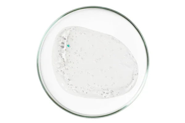 培养皿在空旷的背景上被隔离 透明凝胶的涂片 培养皿中的血清 — 图库照片