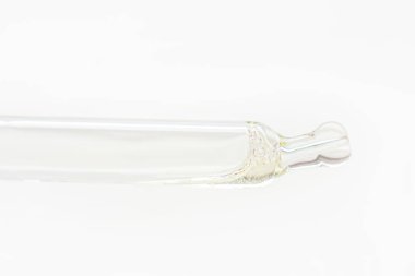 Serumlu, jöleli ya da serumlu boru, açık arkaplanda sarı..