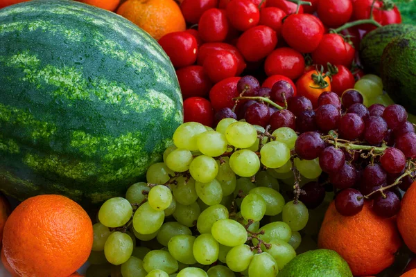 Sebze ve meyve karışımı. Vitamin patlaması. Yakın plan sebze ve meyve.