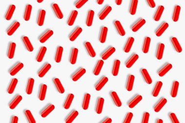 Kırmızı haplar ve haplar. Hafif bir arkaplanda.