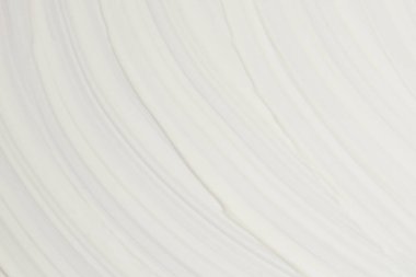 Kalın beyaz kozmetik krem yüzeye sürülmüş. Krem rengi yakın çekim..