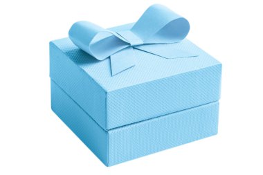 Boş bir arkaplanda fiyonklu açık mavi kutu.