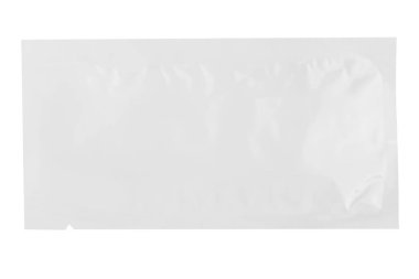 Boş bir arkaplanda krema, yağ veya şampuan için tek kullanımlık paketler